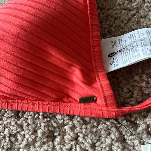 Rip curl Coral color bathing suite top - Picture 2 of 4